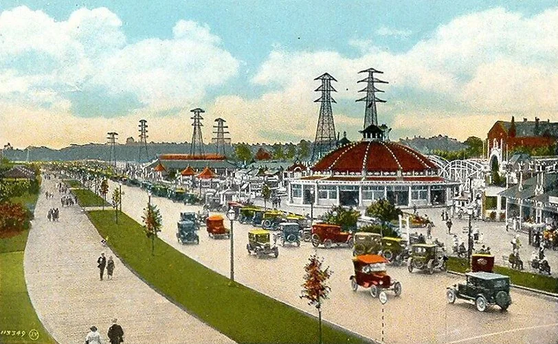 Crowds on the Sunnyside boardwalk in 1931